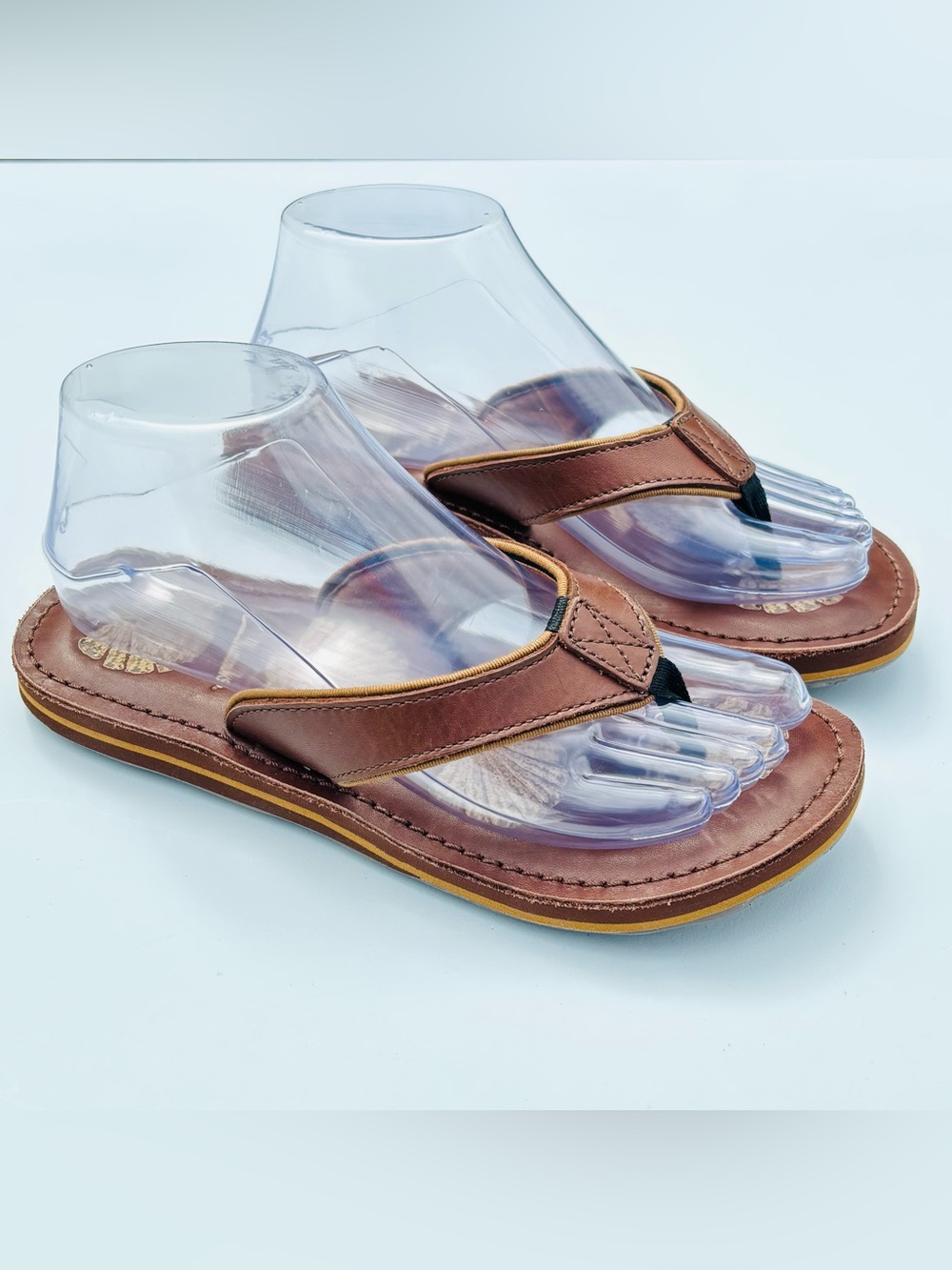Clarks Womens Leather Flip Flop Sandals 7 Brown Beach Coastal Comfort Boho Earth